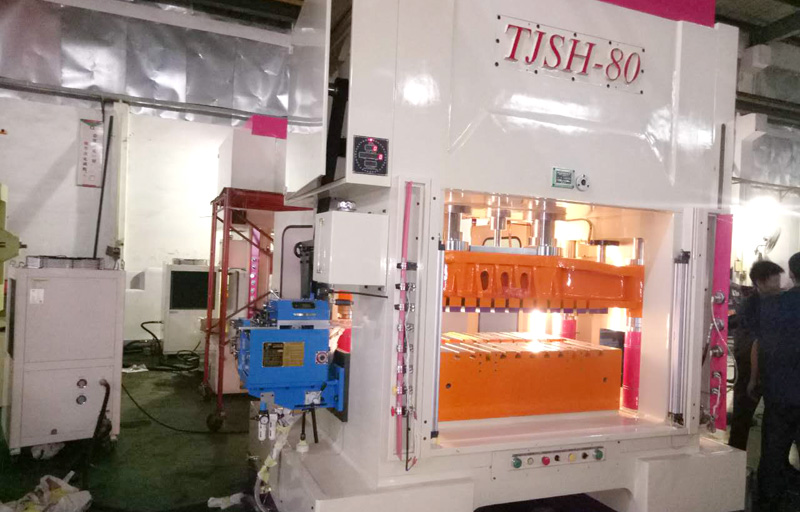 泰基山冲床配夹式午夜福利大片使用中